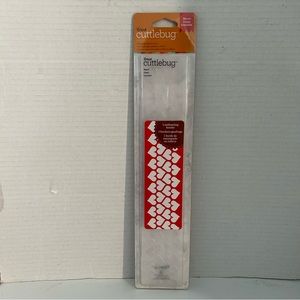 Cuttlebug 12 inches embossing border - HEART